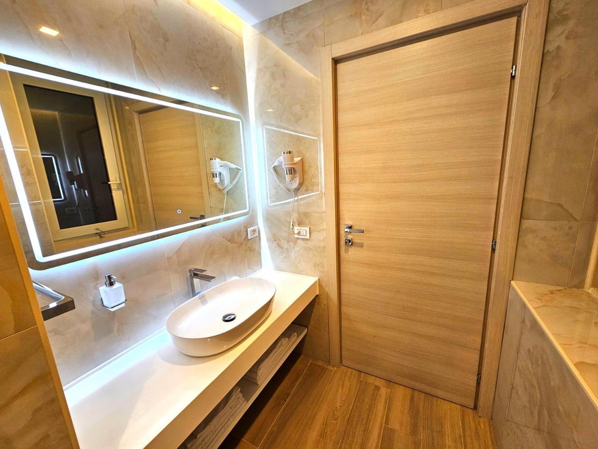 Astoria Supreme - Modern Boutique Suites Lecce Exterior foto